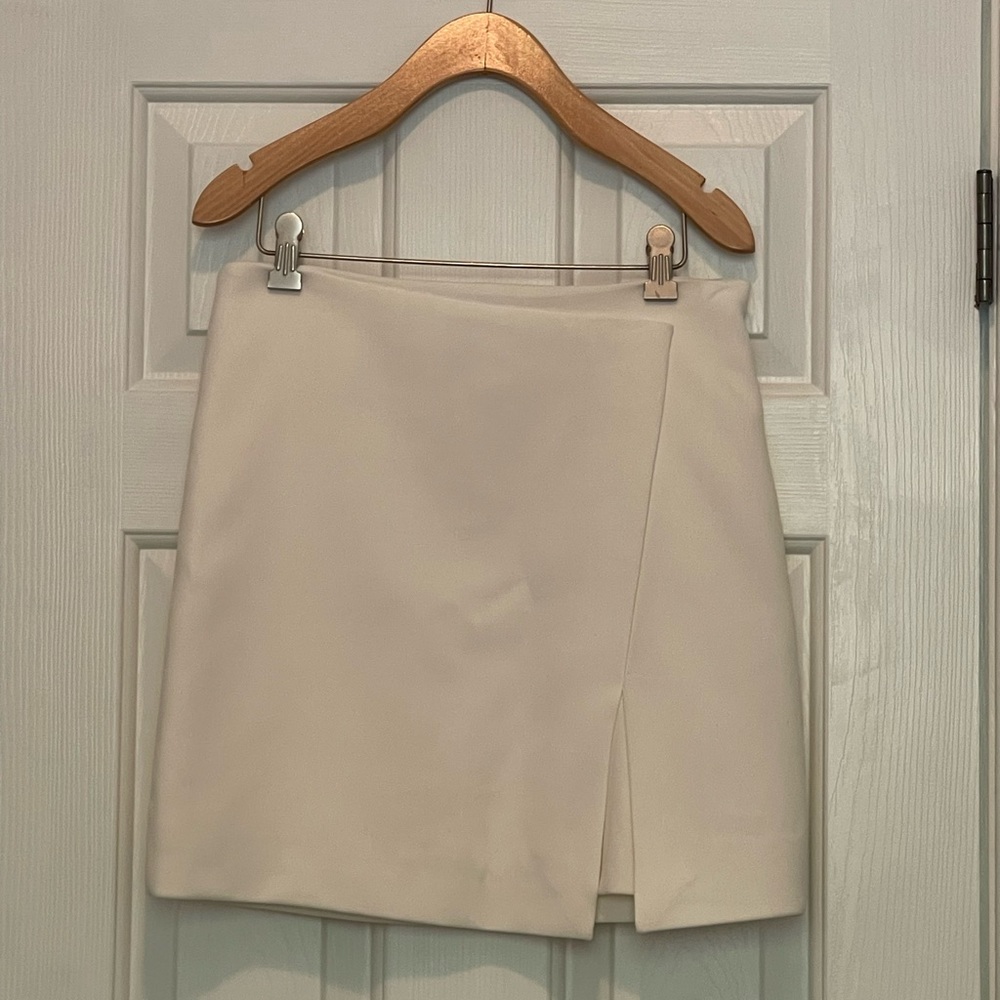 WHBM White House Black Market Ecru Mini Skirt size 2 NWOT